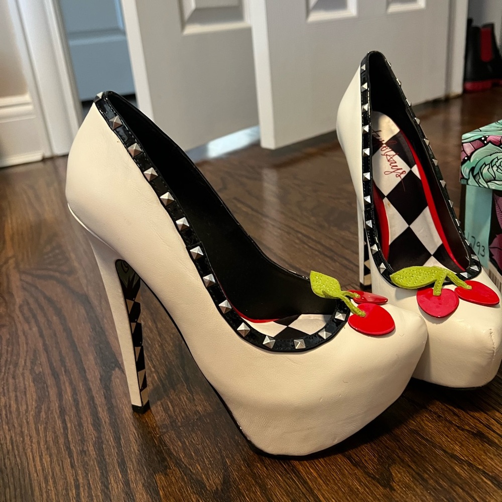 Taylor Says New Cherry Heels